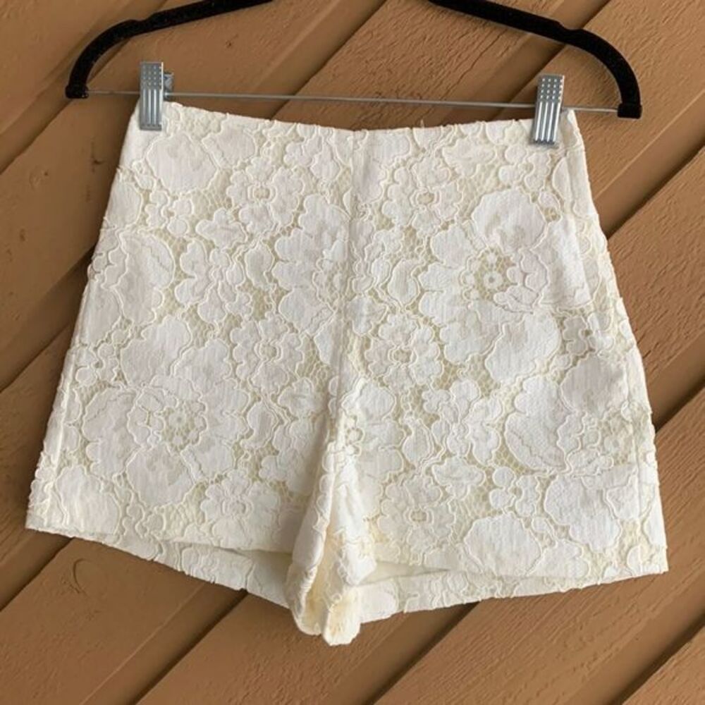 Topshop Off-White Floral Lace Pattern Shorts